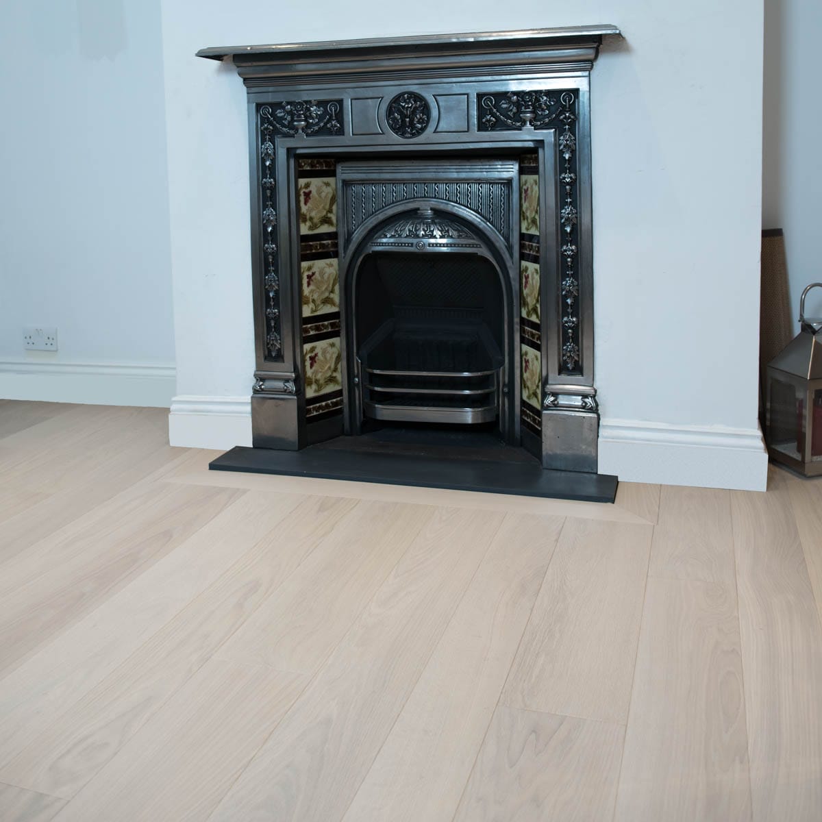 Light Oak Flooring White Colour in living room