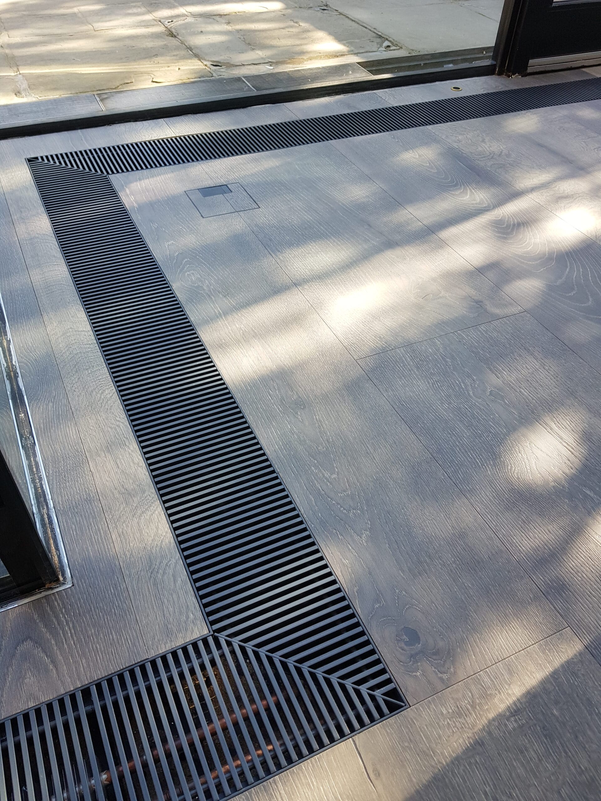 Nevis Oak to floor grill