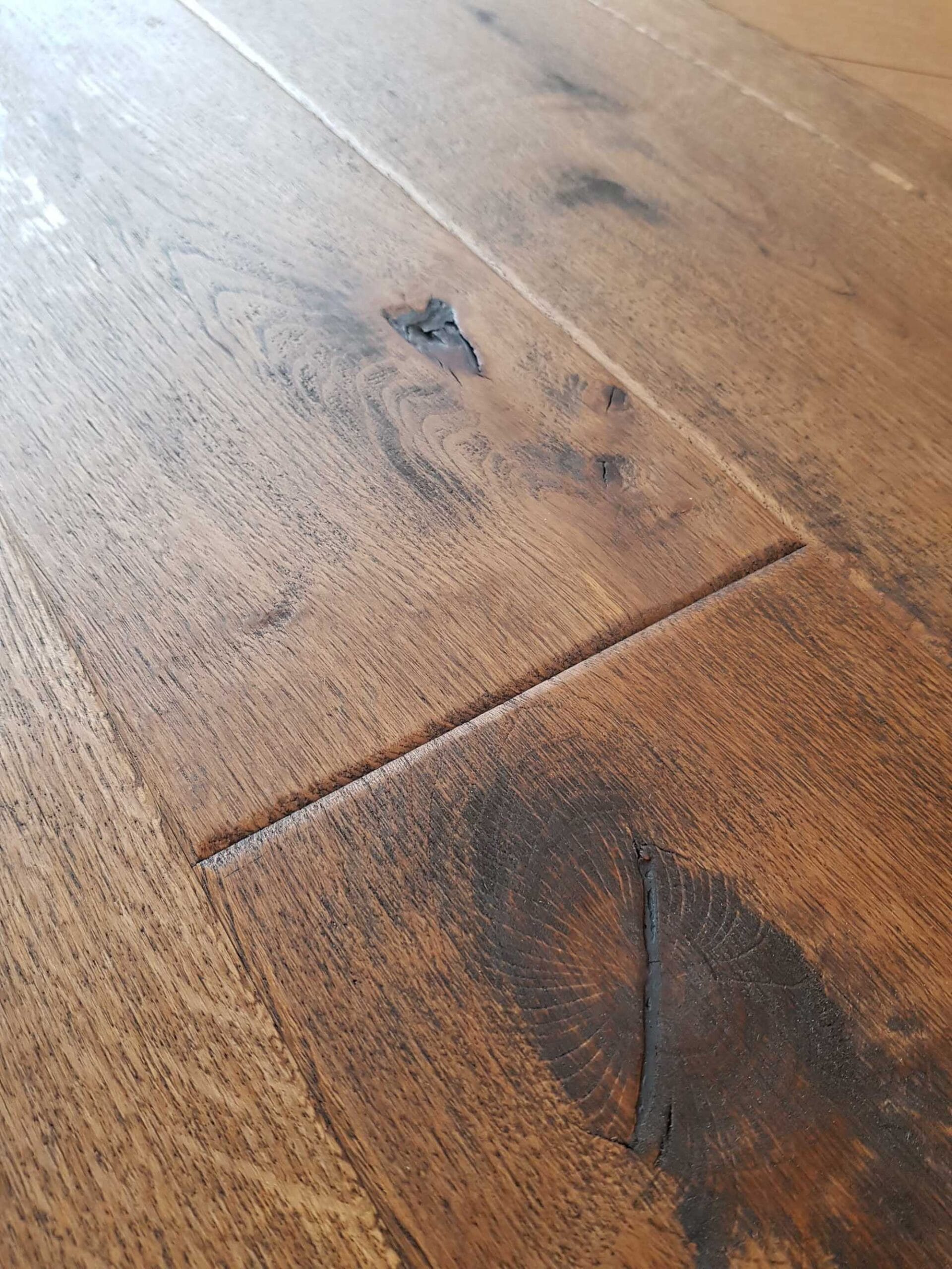 Kingswood Oak Kingswood Oak Shrunk and aged wood flooring