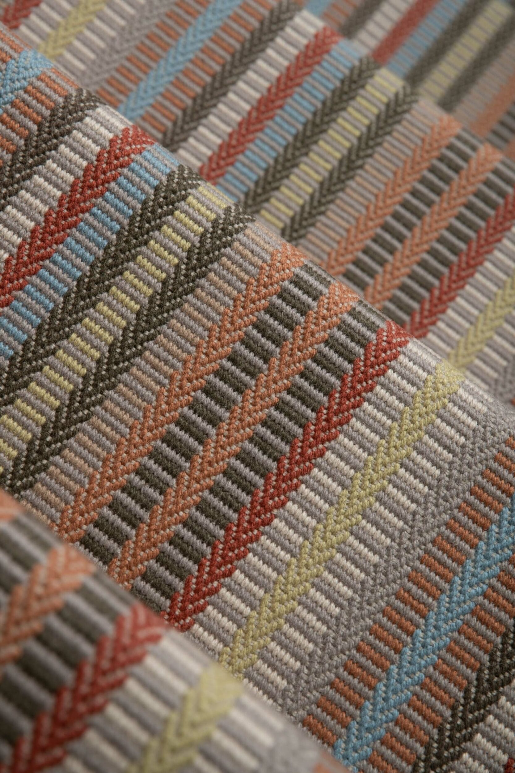 Roger-Oates-Design-Cranborne-Multi-SA-04-web-1920x-1 Close up of Cranbourne stair runner